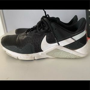 Nike Tennis Shoes. Women’s 8.5